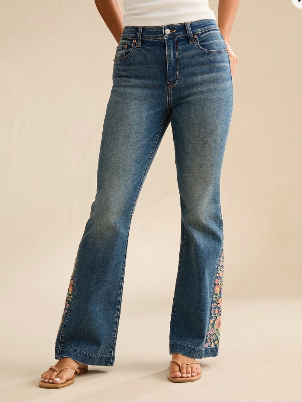 American Eagle Super High-Waisted
Embroidered Flare Jeans. Size 12 Xtra Long.